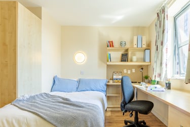 Gold En Suite at Europa, 190 Erskine Street, City Centre, Liverpool, L61AL - Image 1